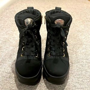 Black Pajar winter boots.